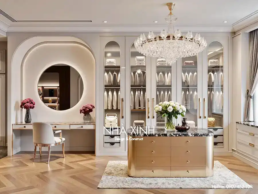 Phòng làm việc biệt thự BT-0218 với bàn rộng và kệ sách lớn.