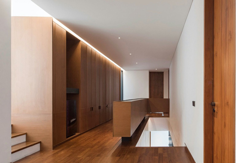 Thiết kế hành lang tầng 1 cho biệt thự