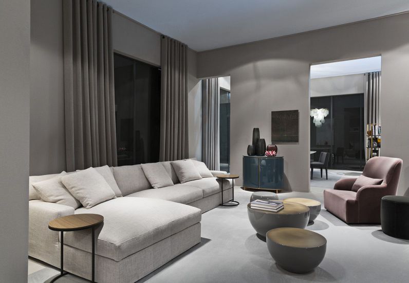 Thiết kế phòng sinh hoạt chung với nội thất trắng