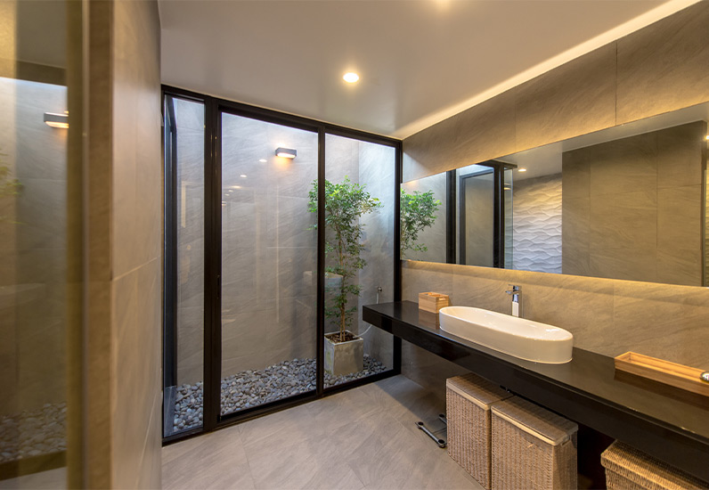 Phòng WC được thiết kế thông thoáng 