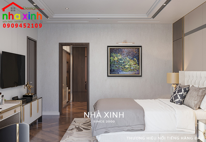 Phòng ngủ được tạo điểm nhấn với phần tranh treo ấn tượng